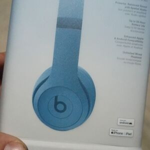 Beats Solo4 Wireless Headphones - Light Blue